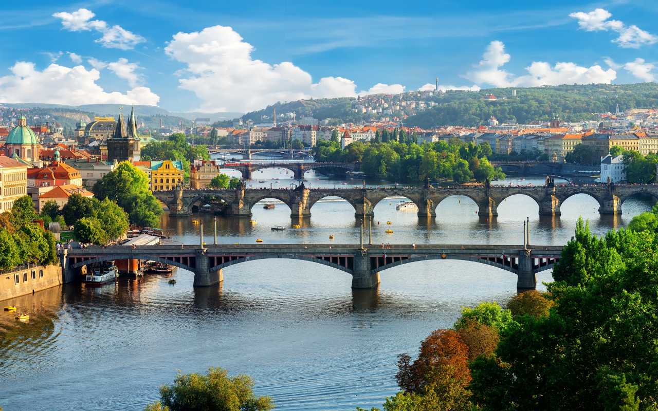 Vista panoramica di Rimini con il mare e il centro storico