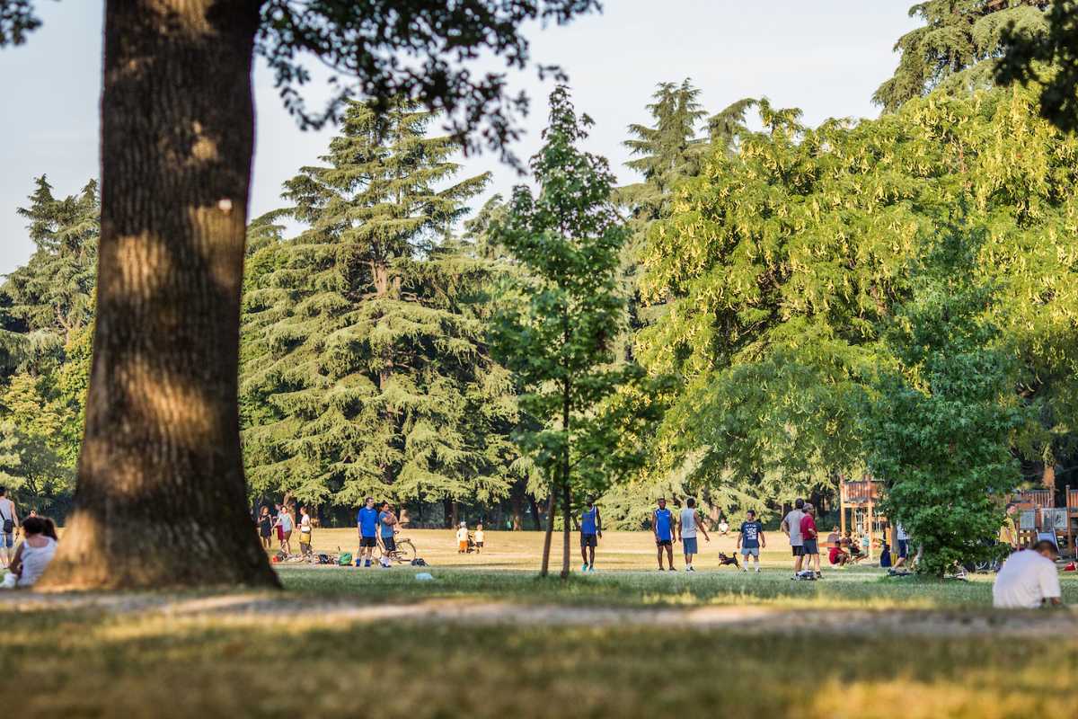 Giardini Margherita con persone che si godono il parco
